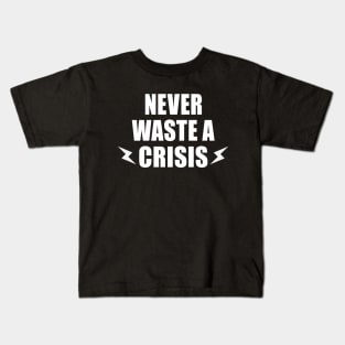 NEVER WASTE A CRISIS SPRUCH CORONA KRISE 2020 VIRUS PANDEMIE Kids T-Shirt